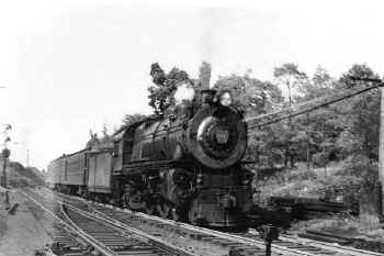 PRR-E6s-1287-Running AgainstTraffic-Roslyn-1940 (T. Sommer-Keller).jpg (54262 bytes)